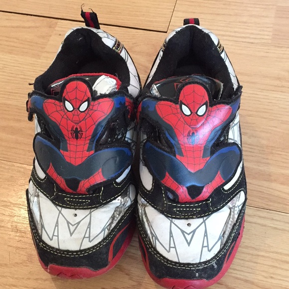 Sneakers - Picture 2 of 7